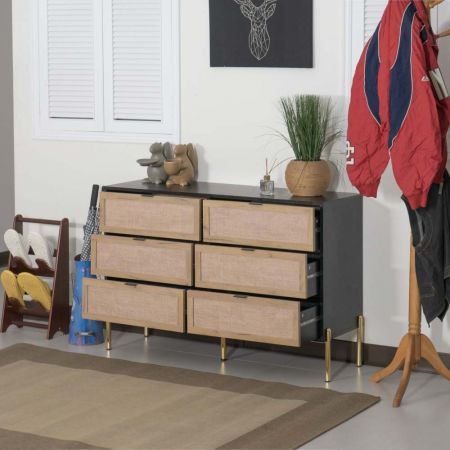 Slicethinnerشركة تصنيع أثاث تُطوّر تقنية جديدة باستخدام تقنية الطباعة بالأشعة فوق البنفسجية على ألواح خشب MDF.